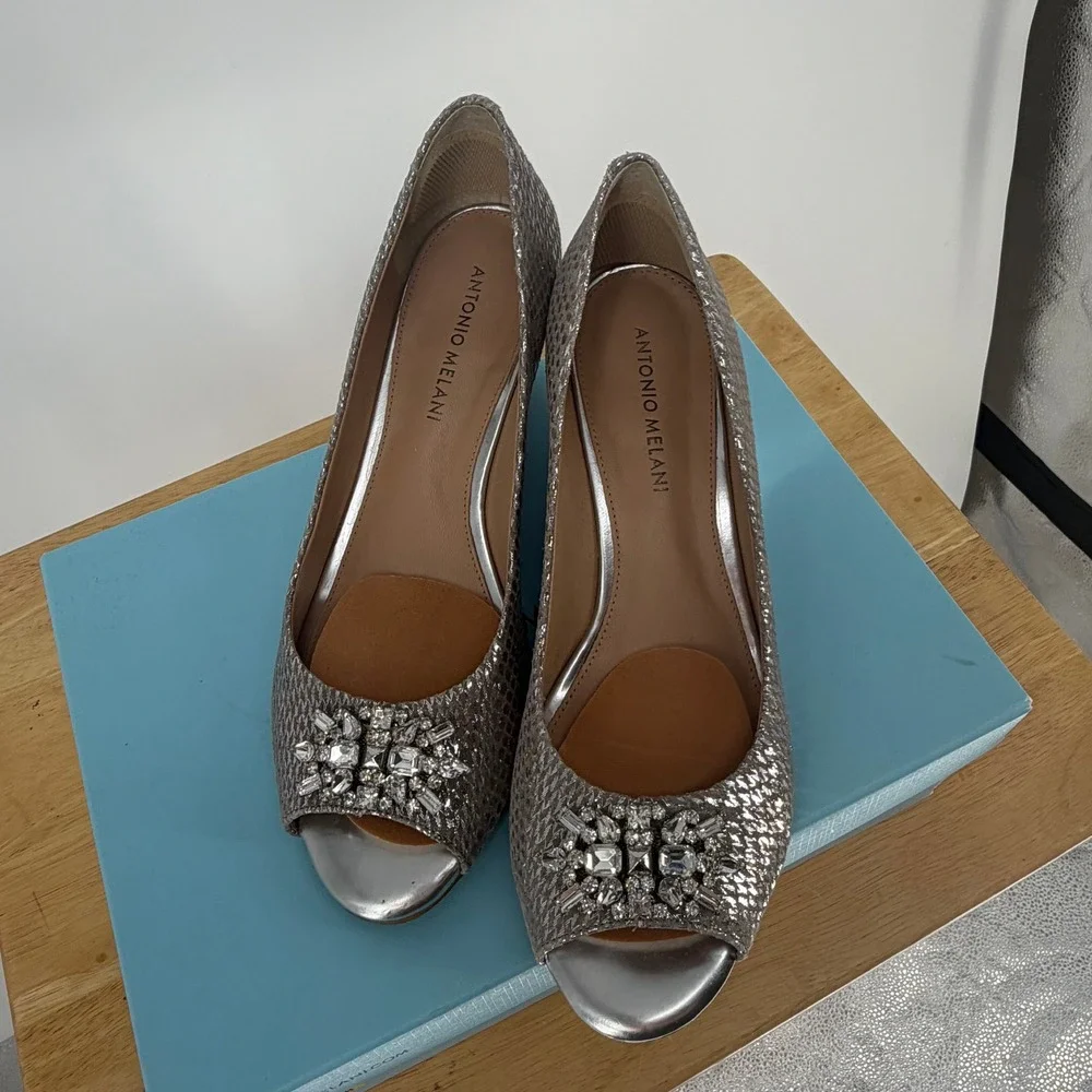 Antonio Melani Essie Wedge Women 8.5 Silver Crystal Peep Toe Snakeskin Glam Luxe